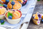 Muffiny proteinowe z borówkami